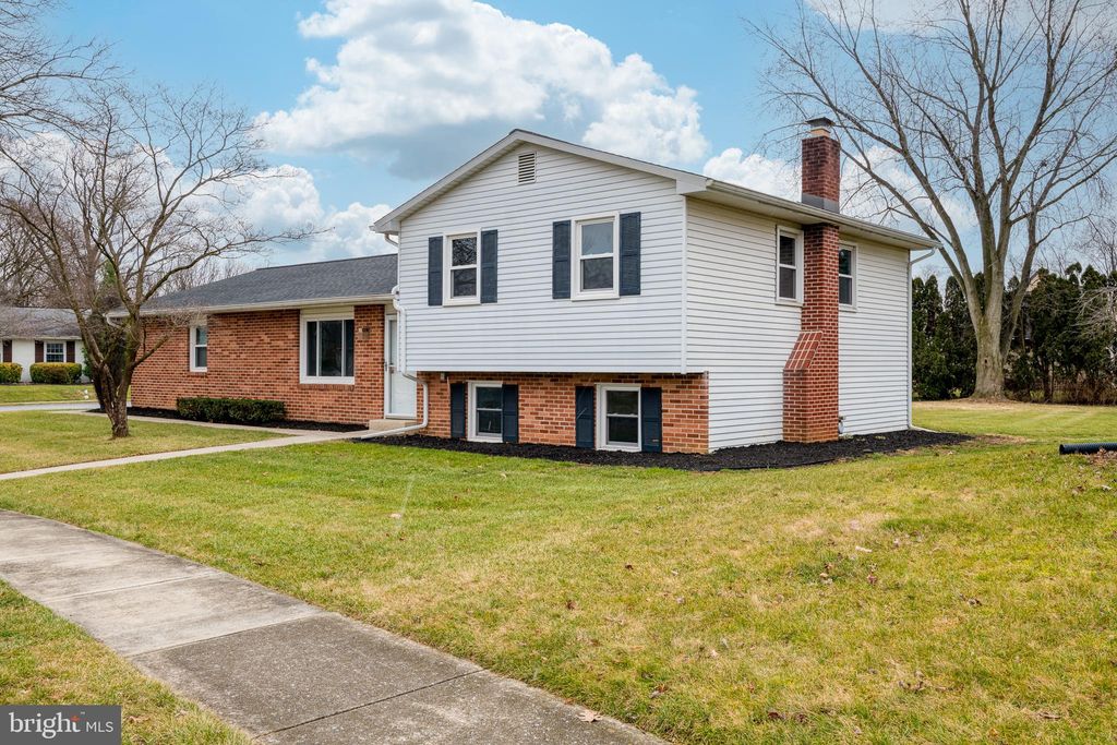 Photo of 466 HAVERHILL RD, LANCASTER, PA 17601 (MLS # PALA2030334)