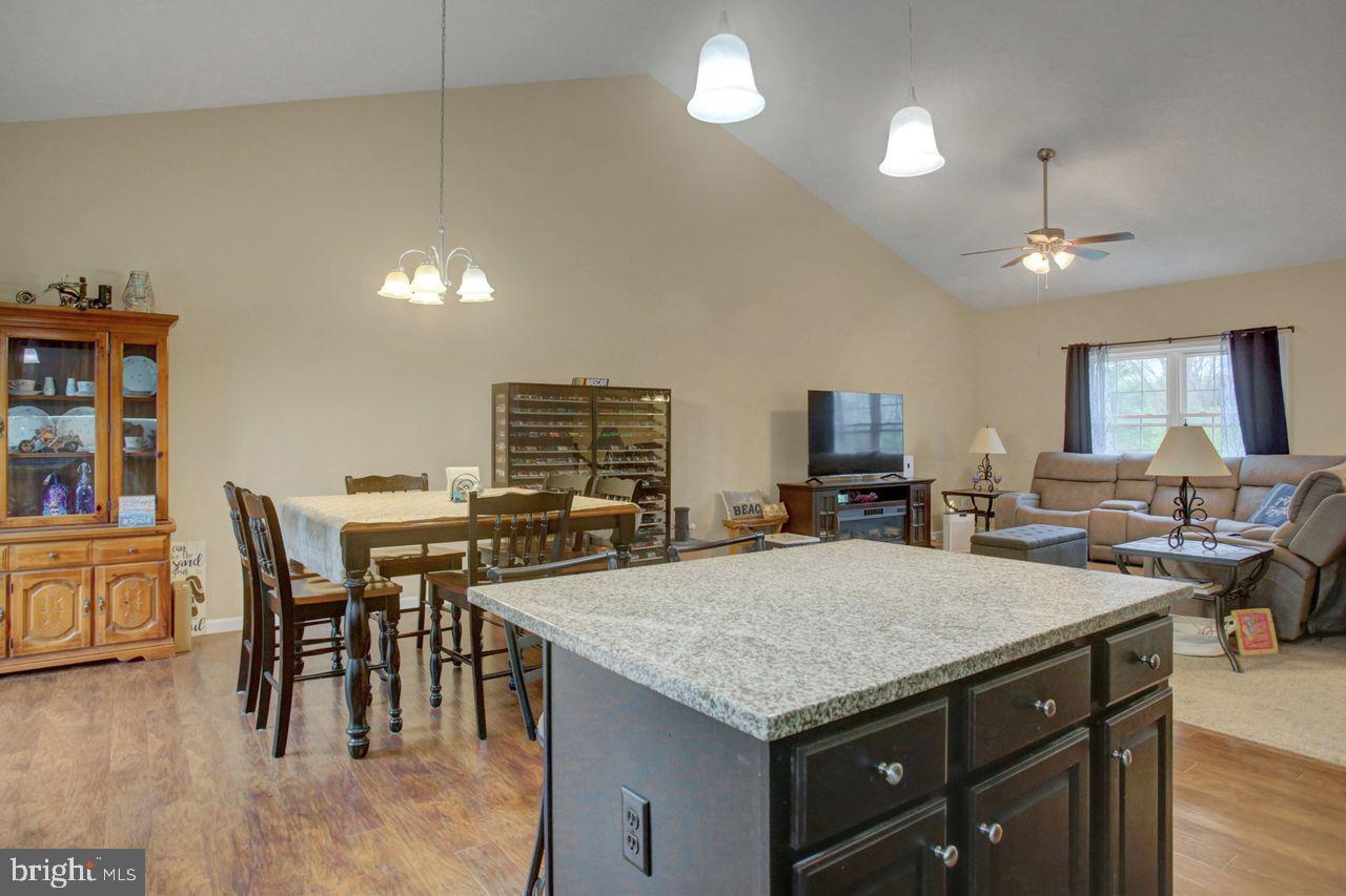 RANDOM OAKS - Residential