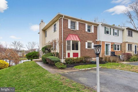 Photo of 7108 Lake Cove Drive, ALEXANDRIA, VA 22315 (MLS # VAFX2296204)