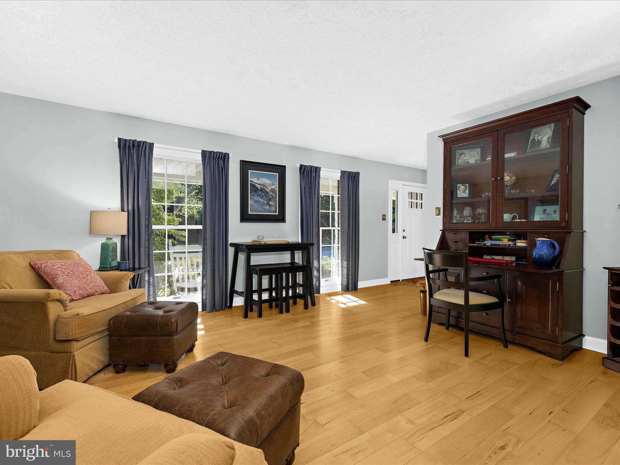 712 THORNWOOD DRIVE