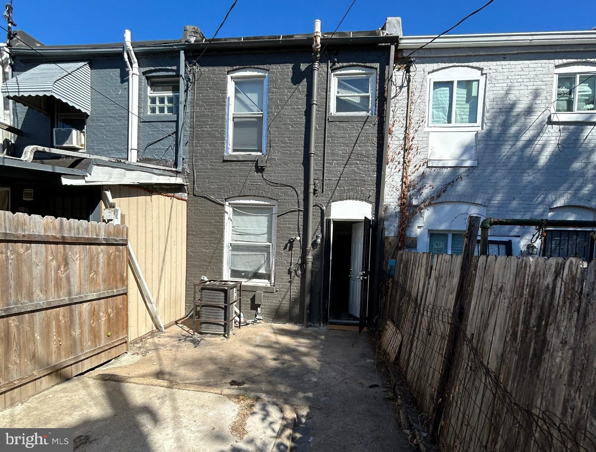 1723 COLE STREET