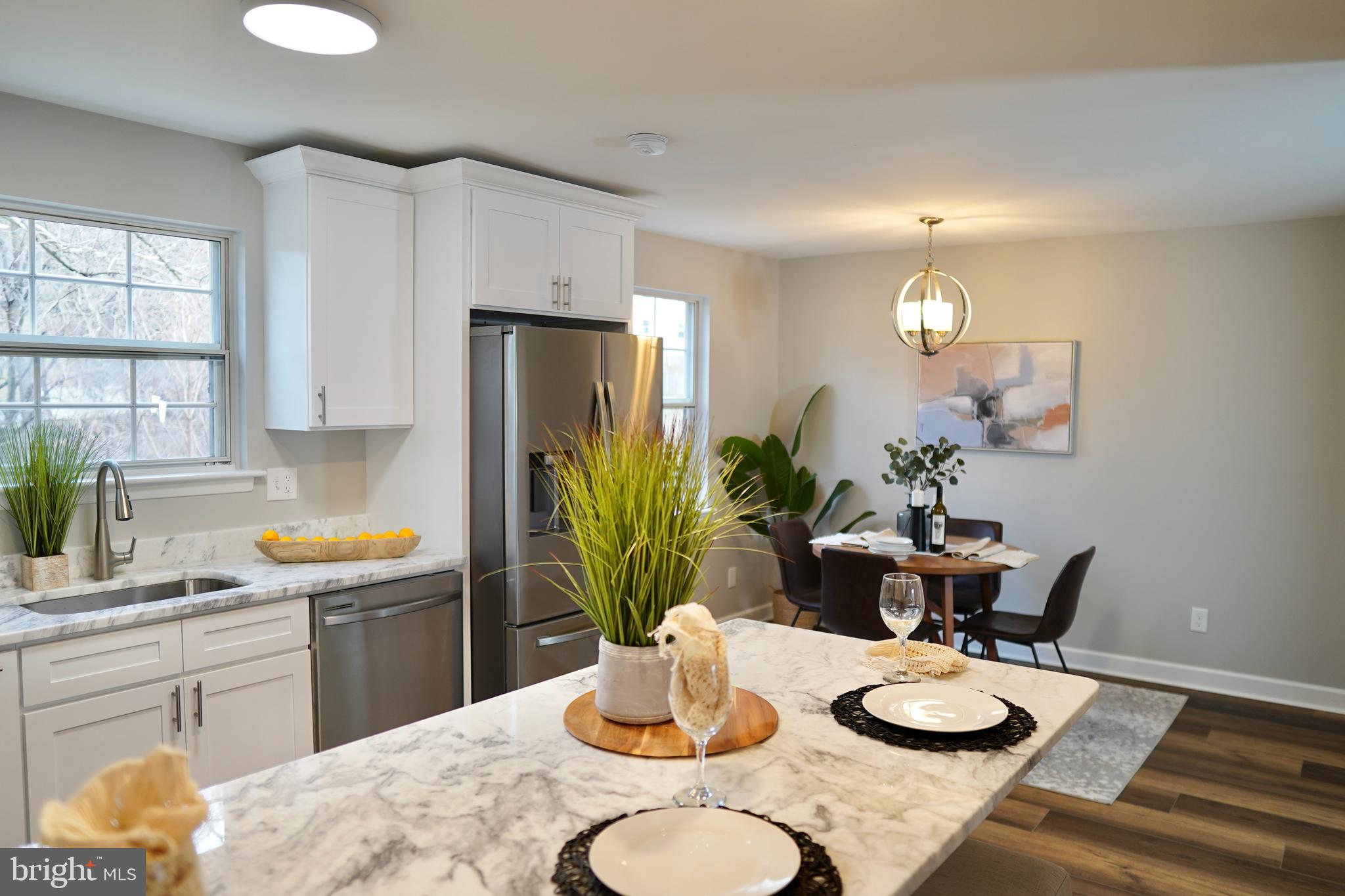 CARLTON SQUARE - Residential