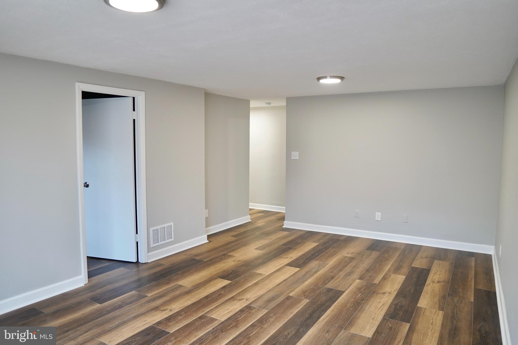 CARLTON SQUARE - Residential