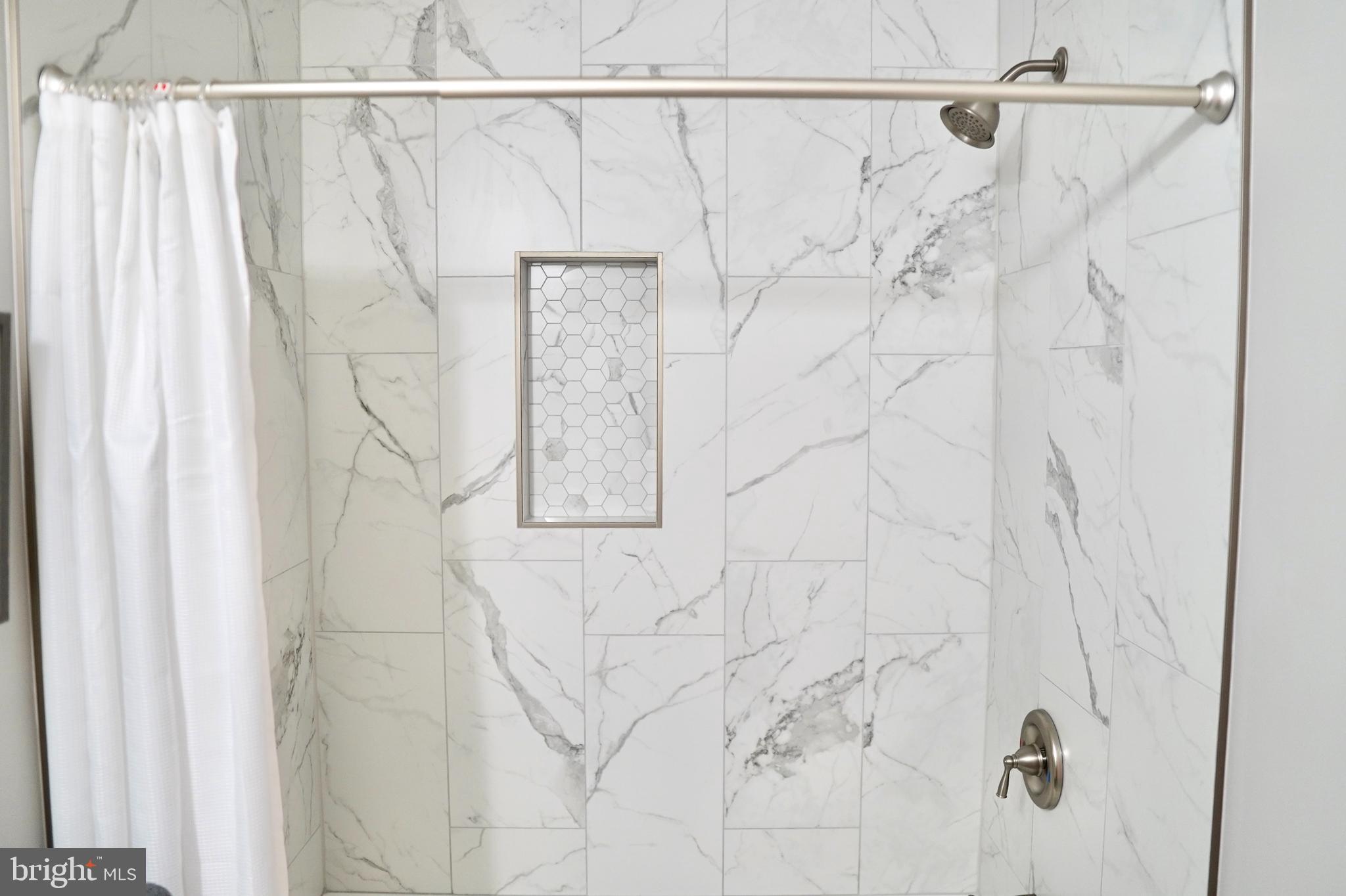 CARLTON SQUARE - Residential