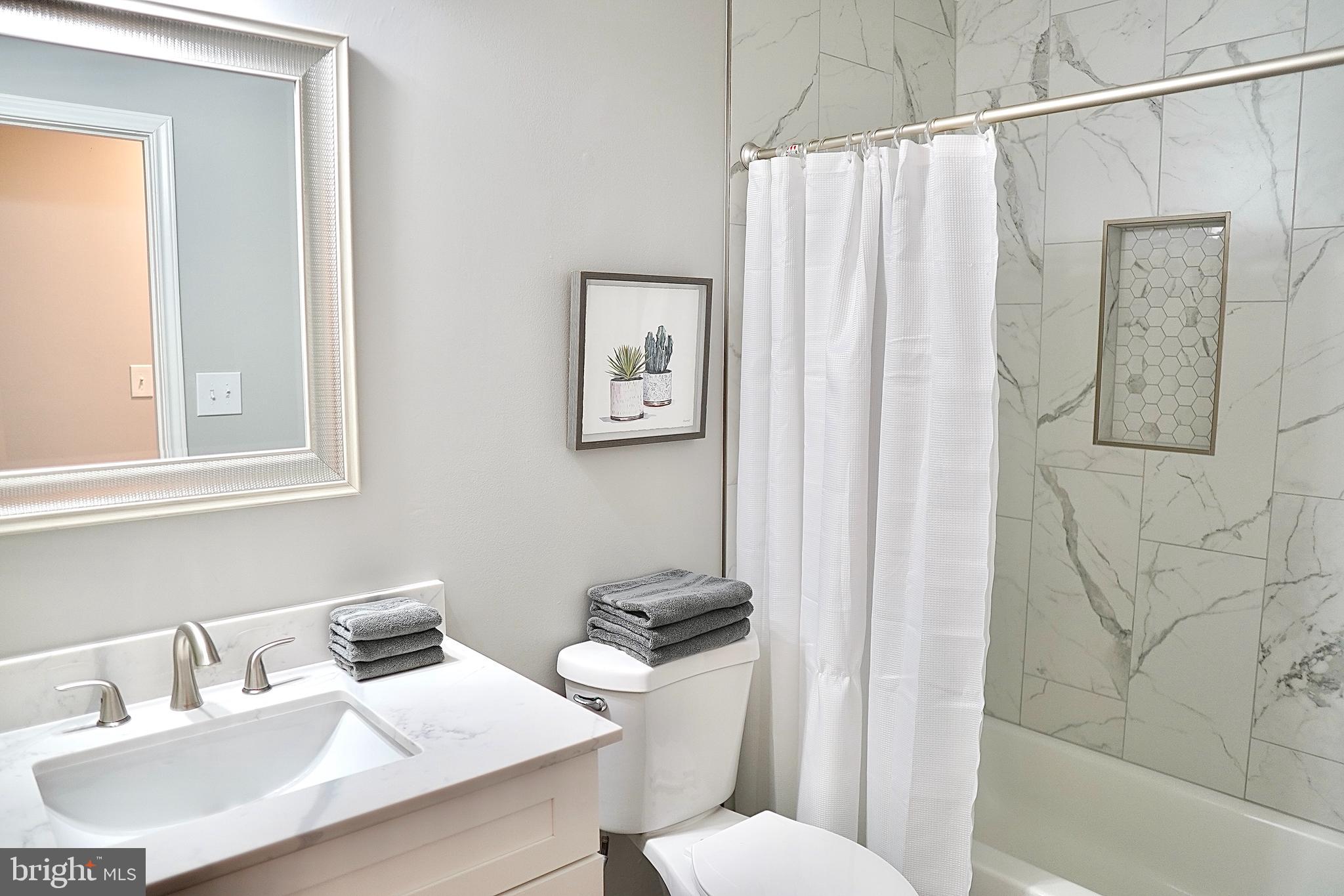 CARLTON SQUARE - Residential