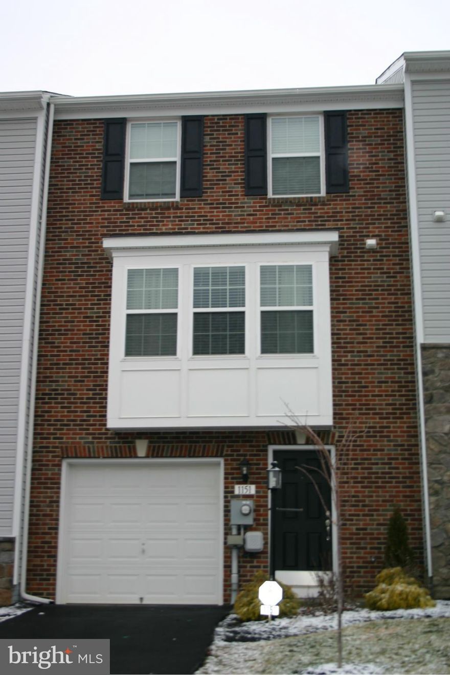 Mtn. Views! Immaculate home! Custom carpentry by an excellent craftsman!Dble crown mldng,shelving,built-ins.16x12 privacy deck w/vinyl railings.Kit incl 42"maple cabnts,island,pantry & pass-tthru.MBR boasts tray ceiling,WIC,sep shower,sep tub,dble vanity & tiled.Main entry foyer,office area,rec rm w/huge storage closet,80 gal HWH,water softener & whole house filter. No thru traffic. Avail Immed.