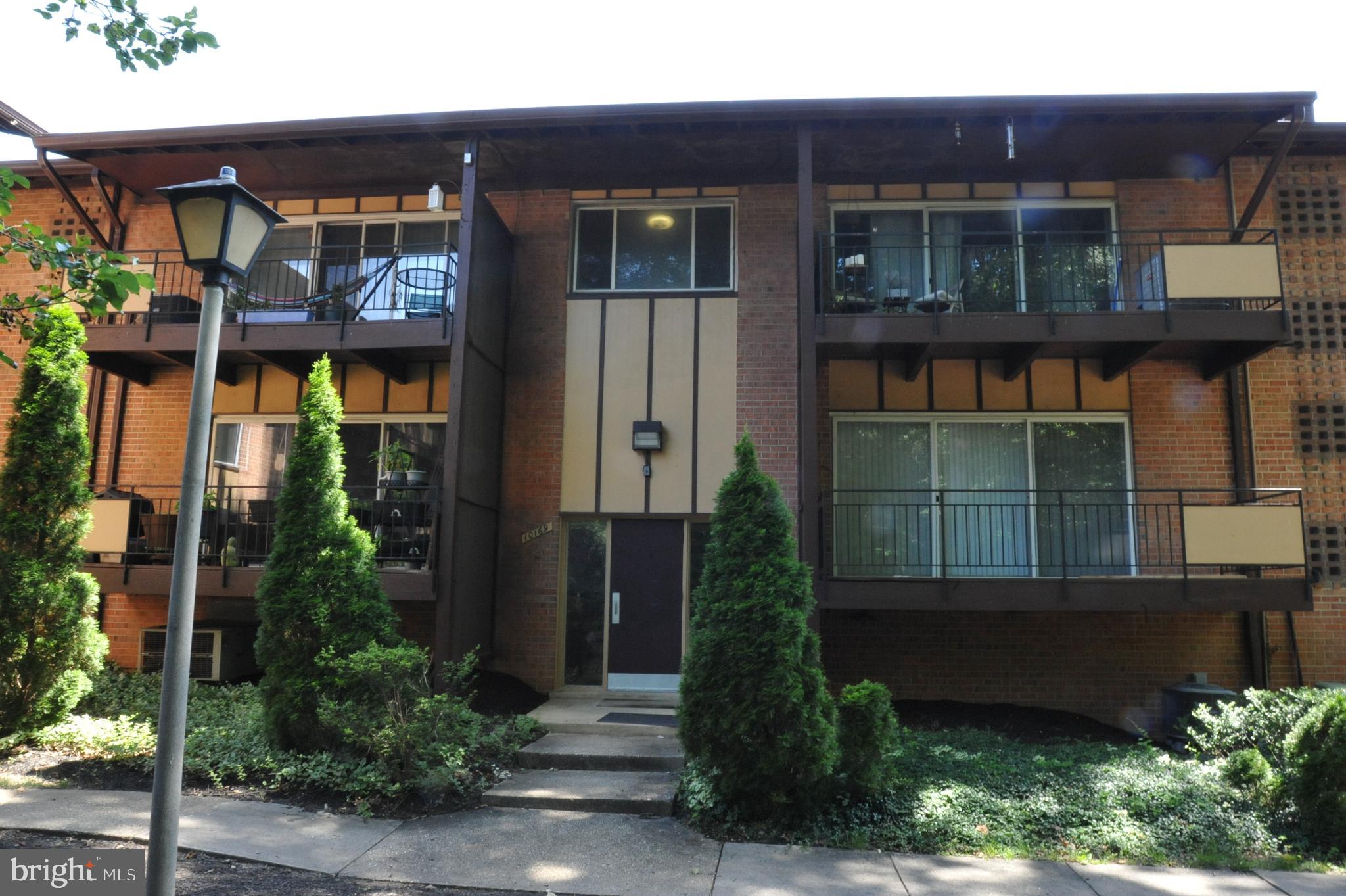 Beautiful 2 Bedroom and 1 full bath condo unit. Large living and dining area, updated unit , gourmet kitchen, with spacious balcony and extra storage in the basement. Convenient location near shopping areas, food dining on Fairfax Blvd, Minutes to Route 66, Vienna Metro and GMU. Rental requirements: Excellent credit score, debt to income ratio =less than 48% applies , $50 application fee per applicant.