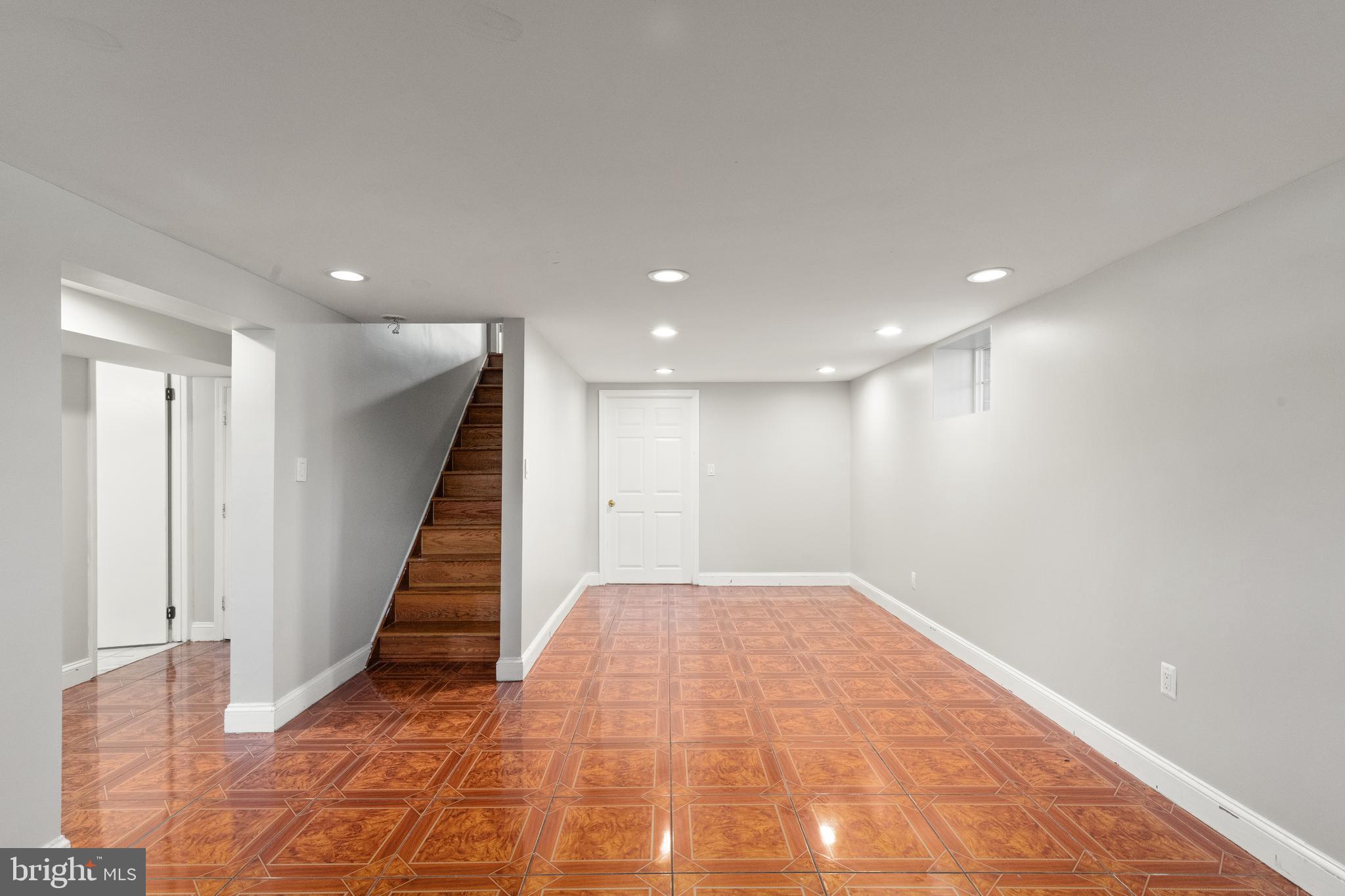 CATONSVILLE MANOR - Residential