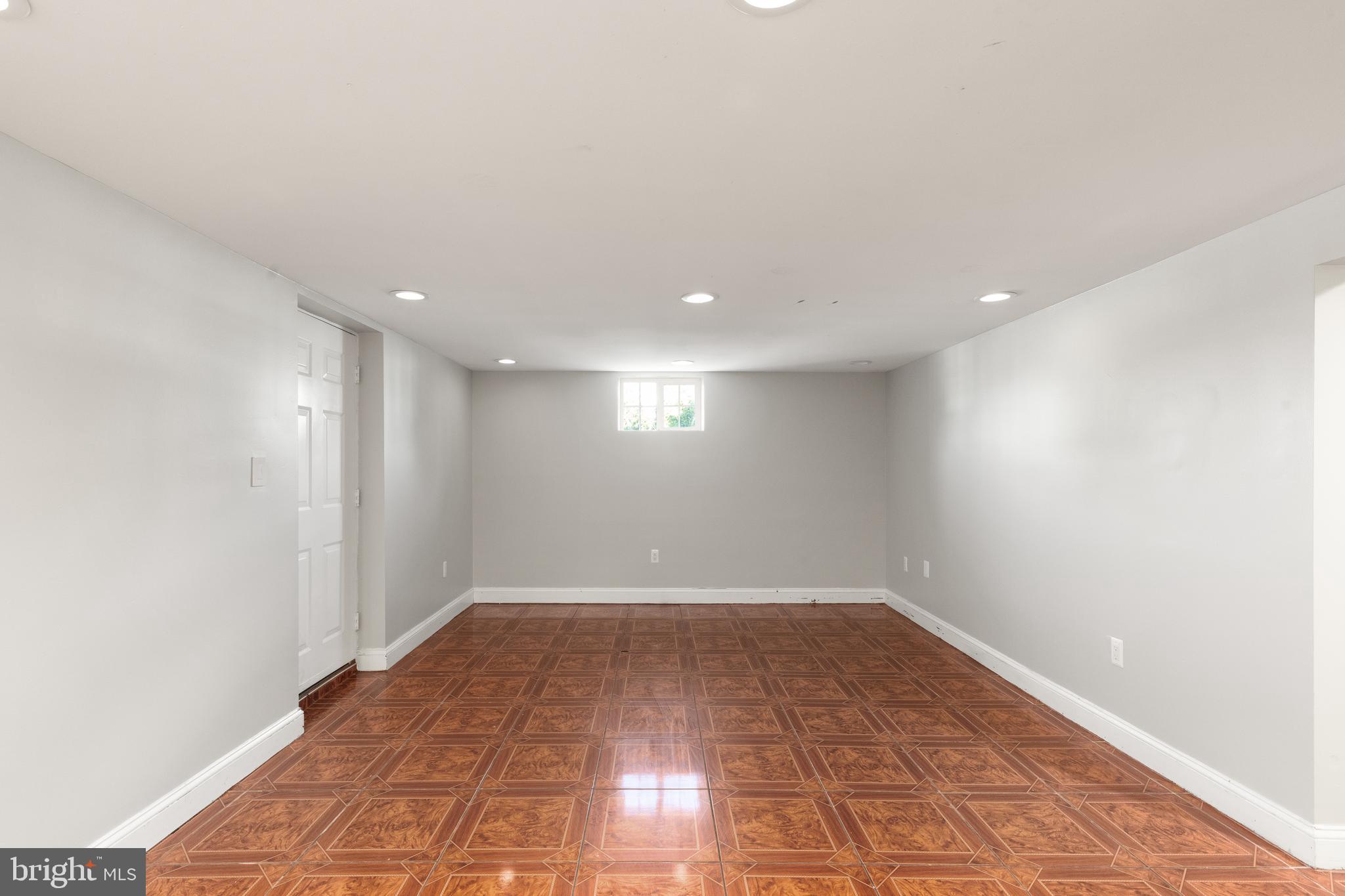 CATONSVILLE MANOR - Residential