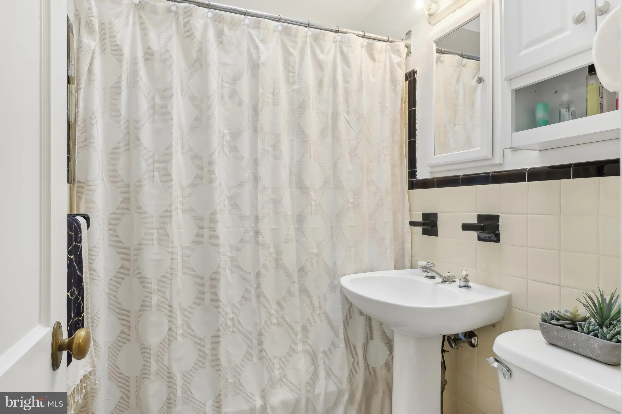 Drexel Hill, Pennsylvania 19026, United States, 3 Bedrooms Bedrooms, ,1 BathroomBathrooms,Residential,Pending,15950