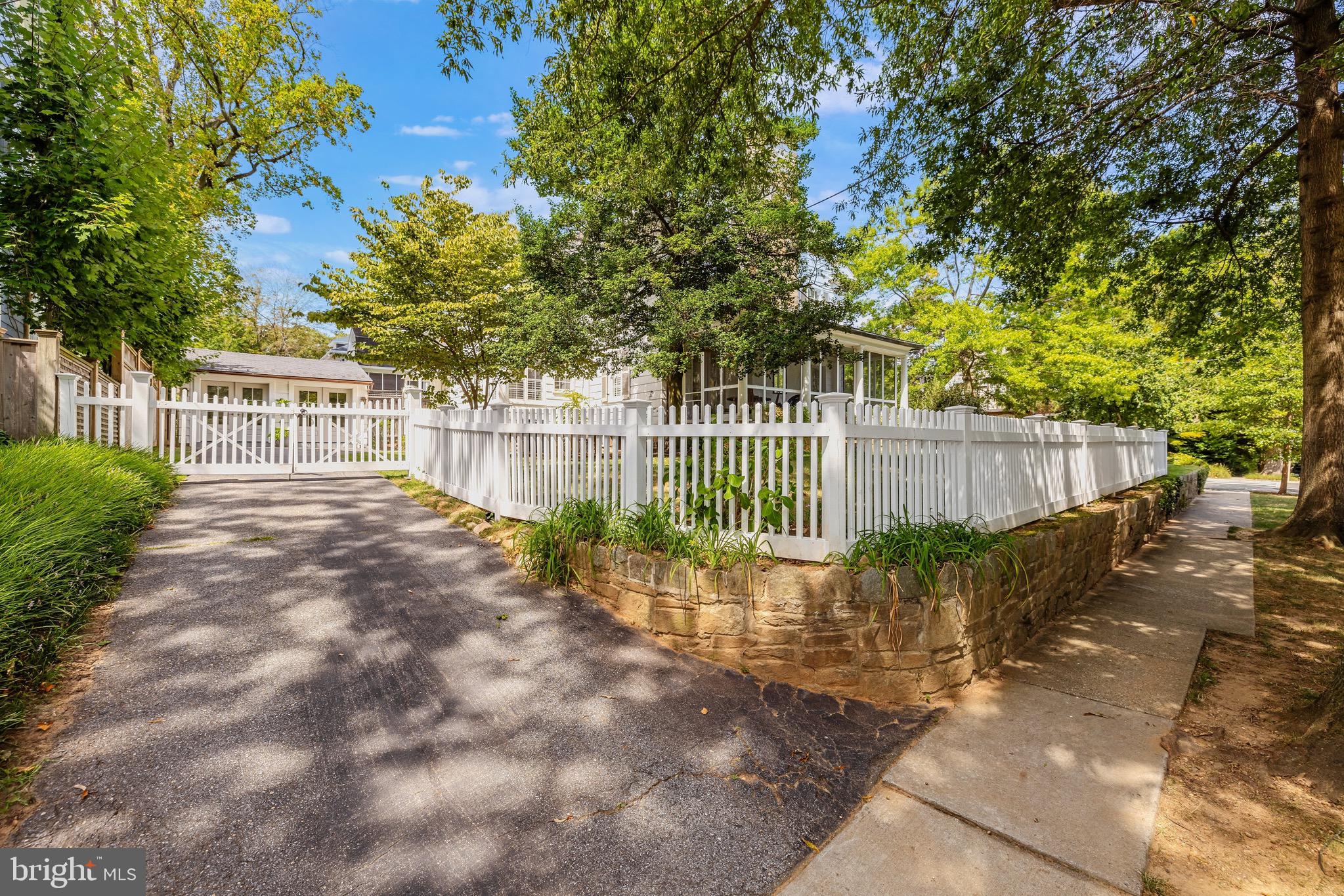 CHEVY CHASE - Residential