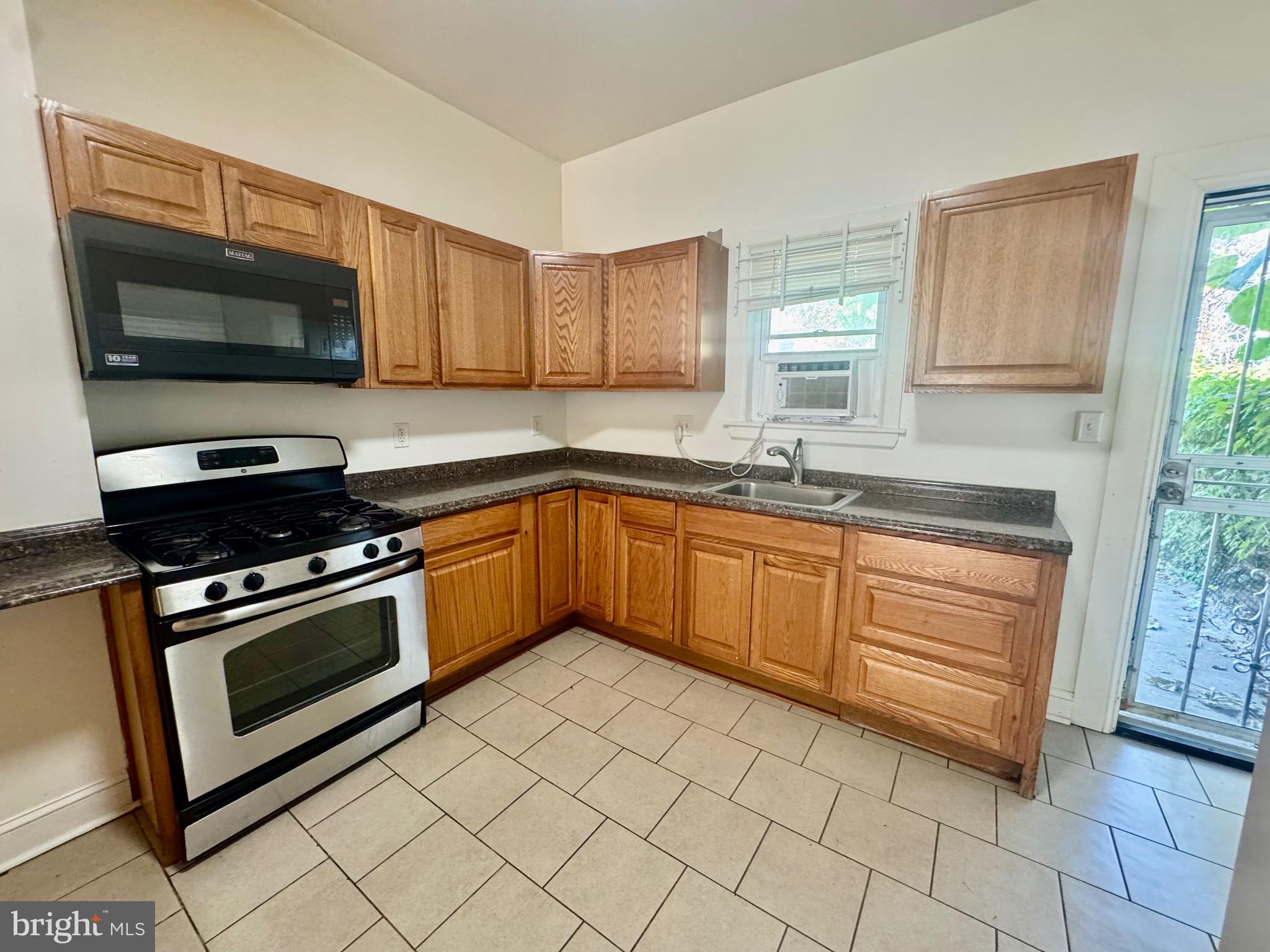 BROADWAY EAST - Residential