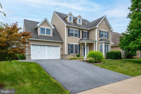 Photo of 327 SPURRIER DR, LITITZ, PA 17543 (MLS # PALA2038380)