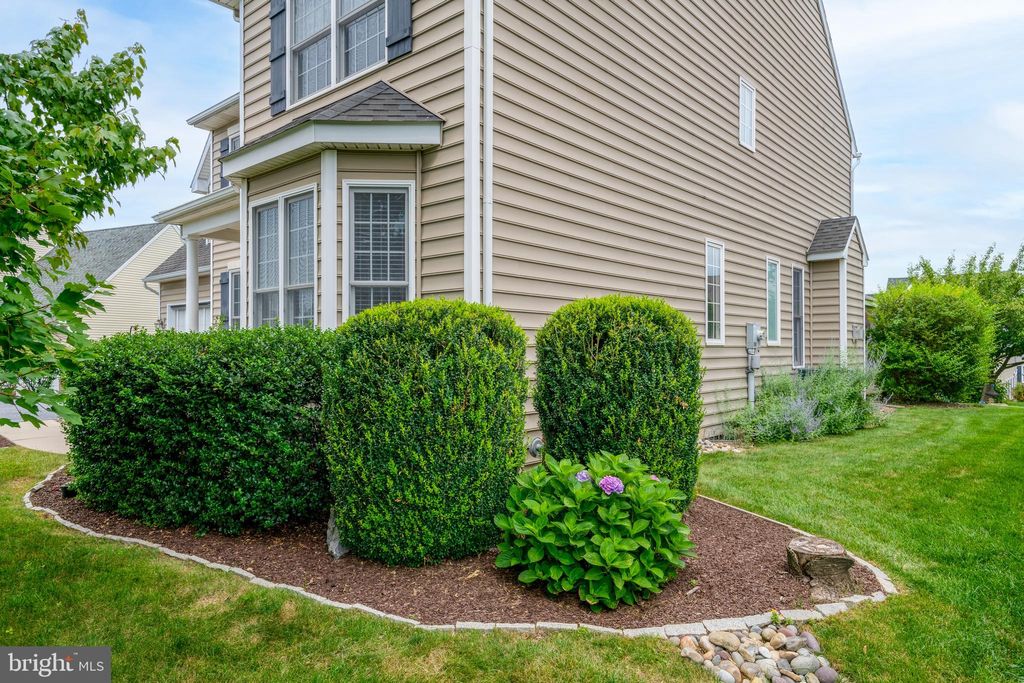 Photo of 327 SPURRIER DR, LITITZ, PA 17543 (MLS # PALA2038380)