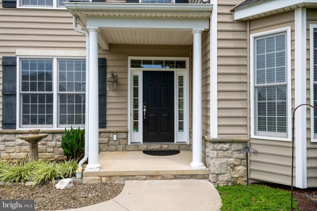 Photo of 327 SPURRIER DR, LITITZ, PA 17543 (MLS # PALA2038380)