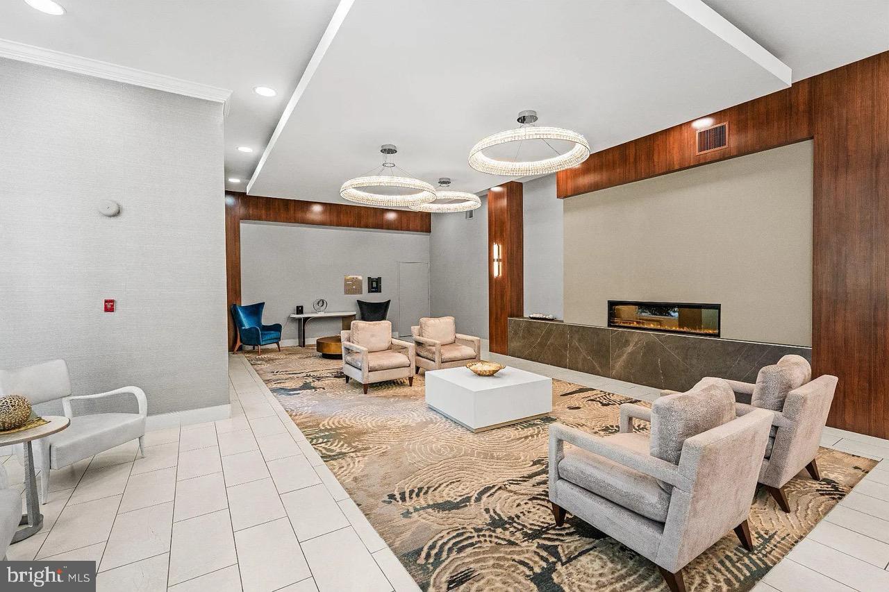 4515 WILLARD AVENUE 2421S