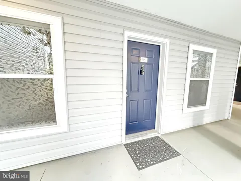 3179 Summit Square Drive Unit 2-B5, Oakton, VA MLS: VAFX2277490