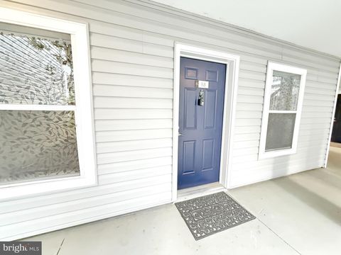 3179 SUMMIT SQUARE DRIVE 2-B5 OAKTON VA 22124