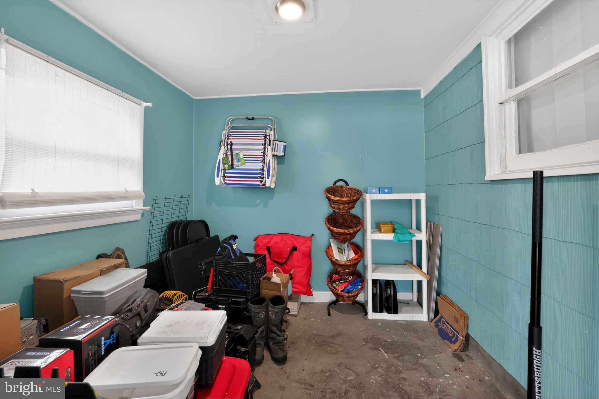 POTTSGROVE MANOR - Residential