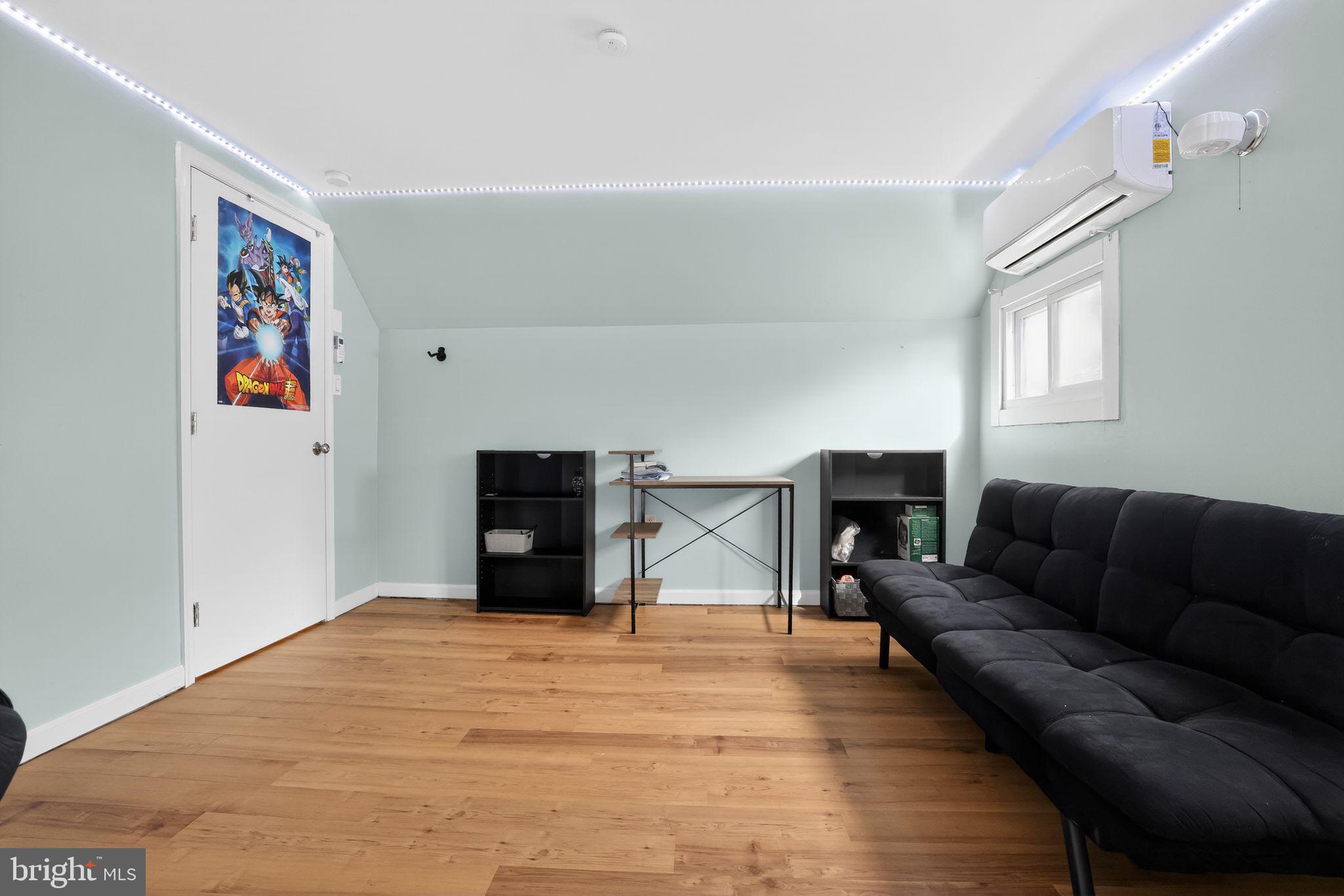 POTTSGROVE MANOR - Residential