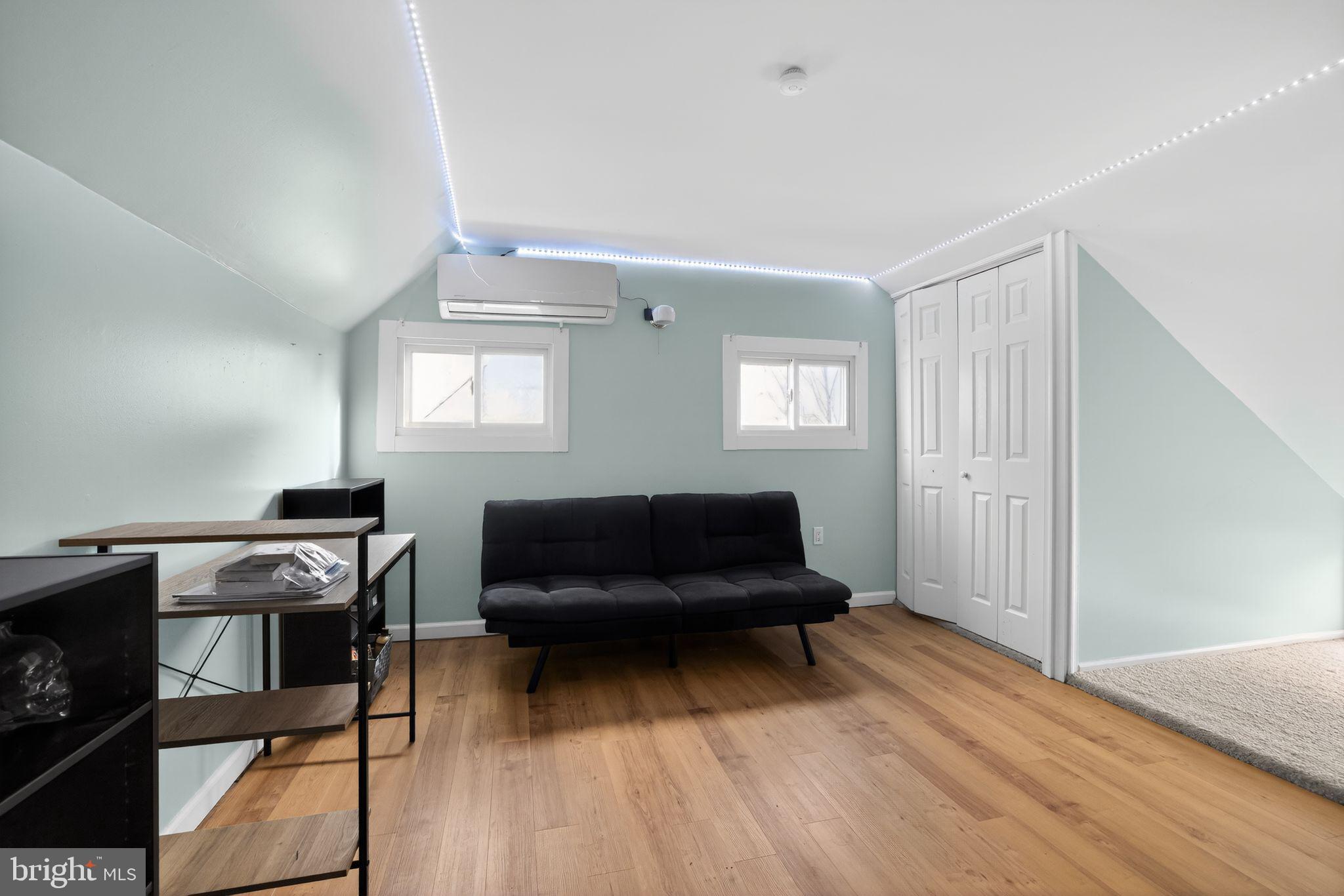 POTTSGROVE MANOR - Residential