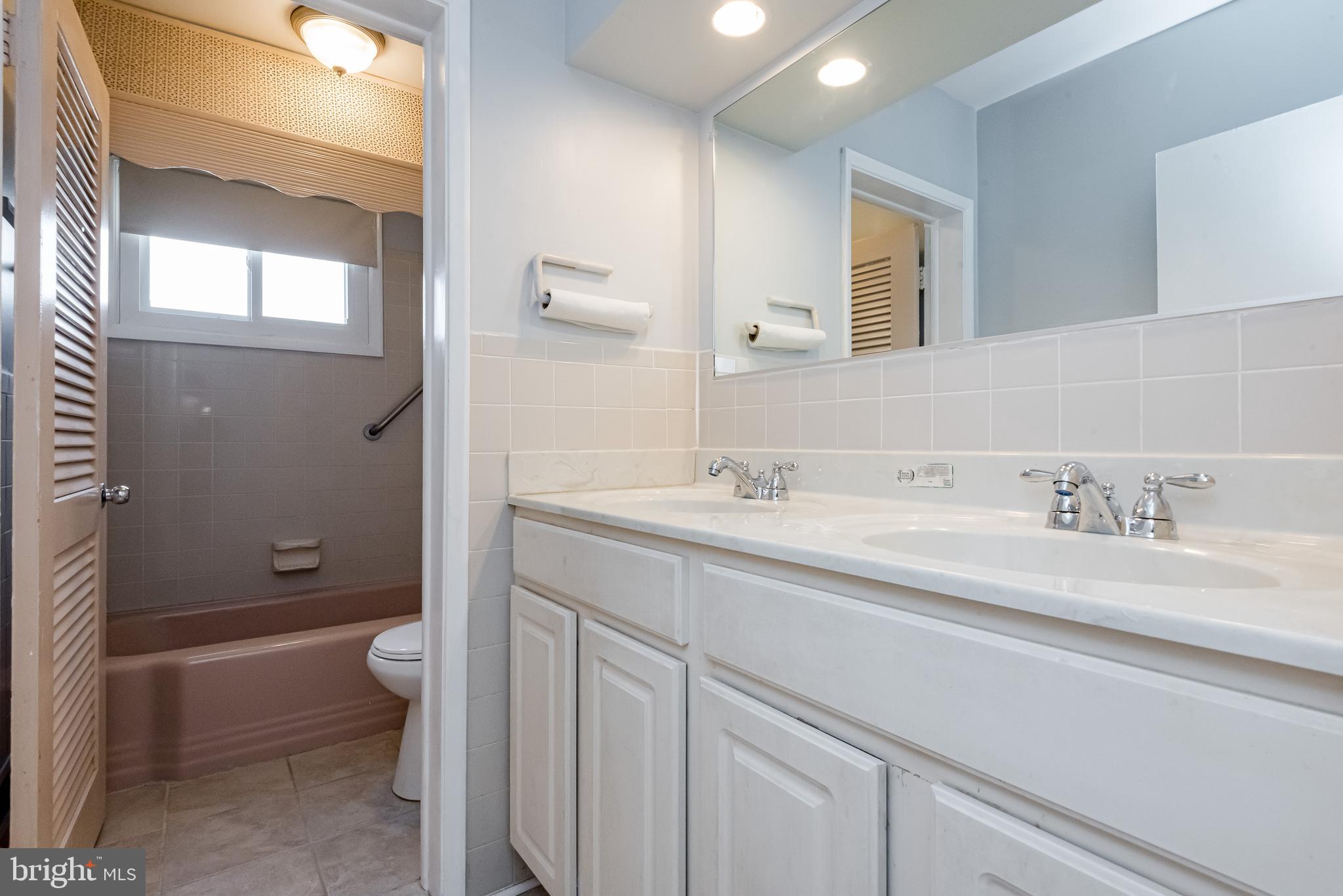 TEN ACRES - Residential