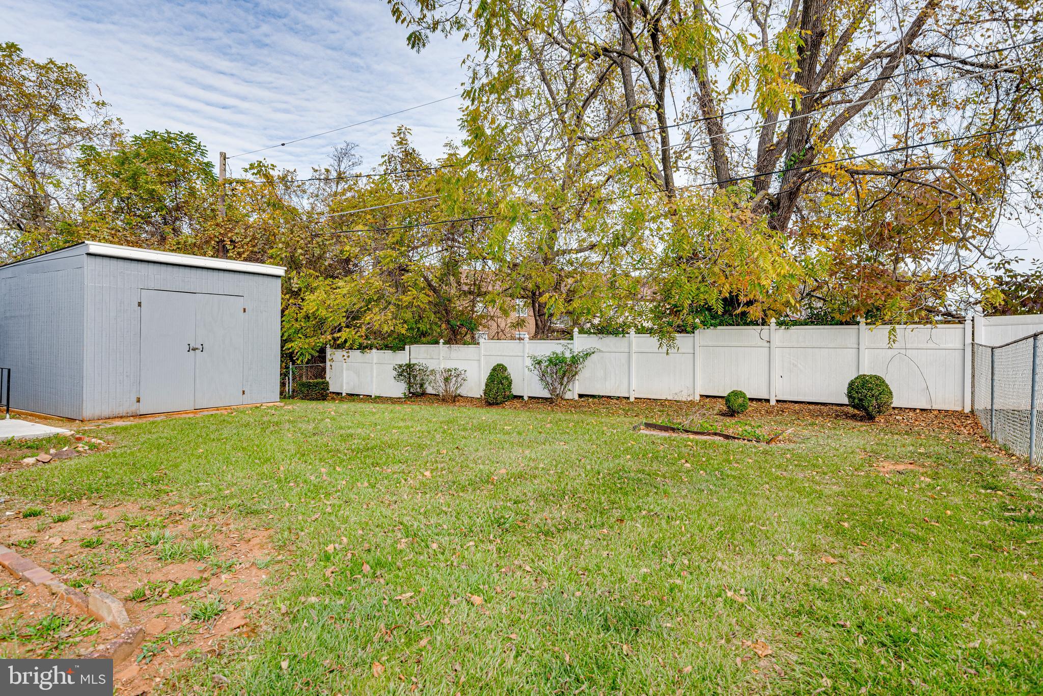 TEN ACRES - Residential