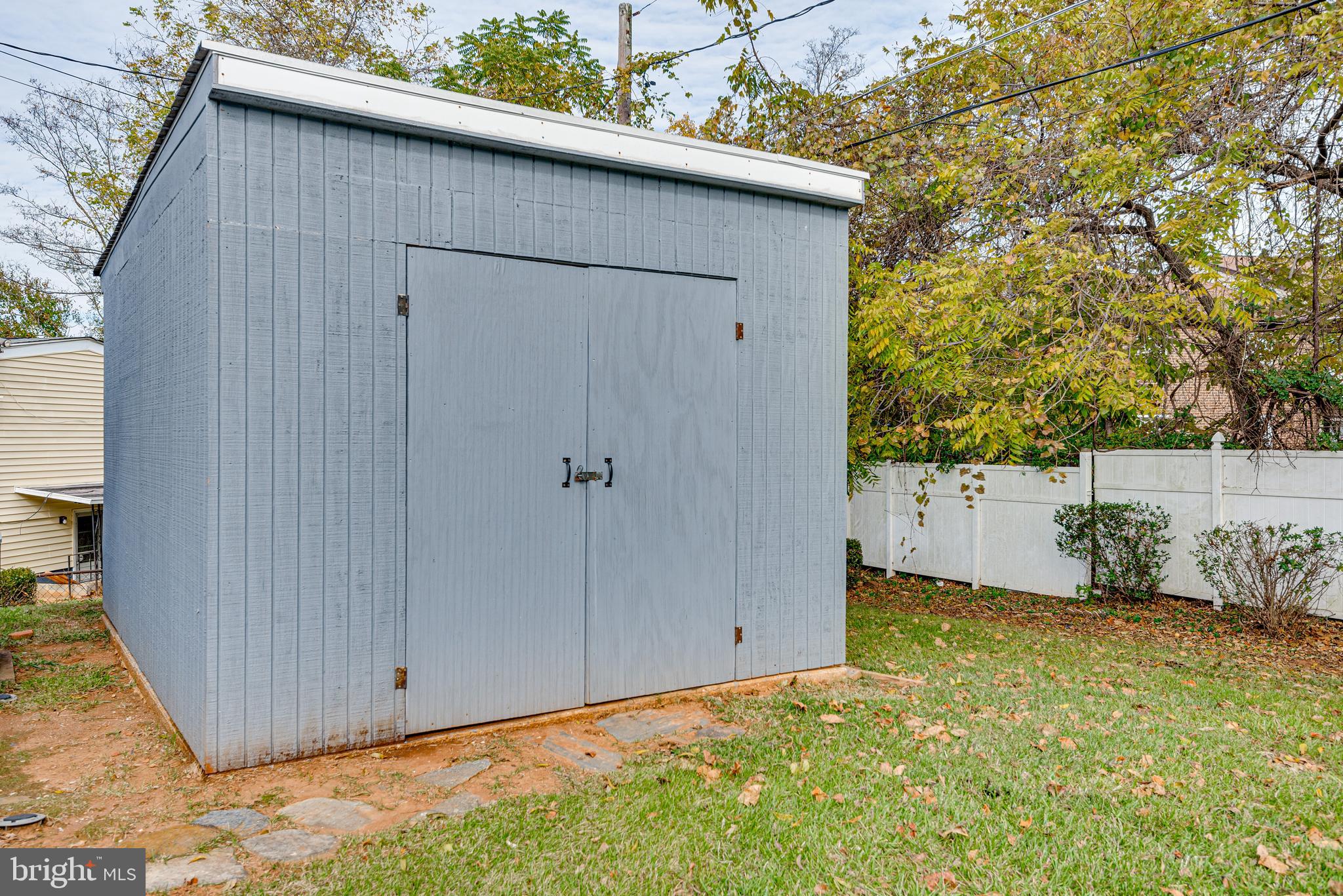 TEN ACRES - Residential