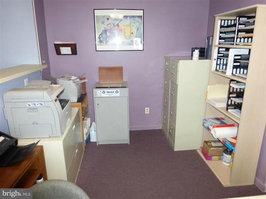 ABERDEEN HILLS - Commercial Lease