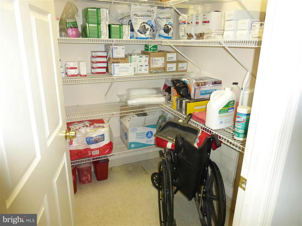 ABERDEEN HILLS - Commercial Lease