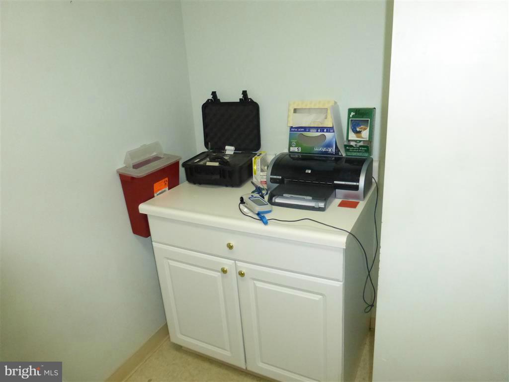 ABERDEEN HILLS - Commercial Lease