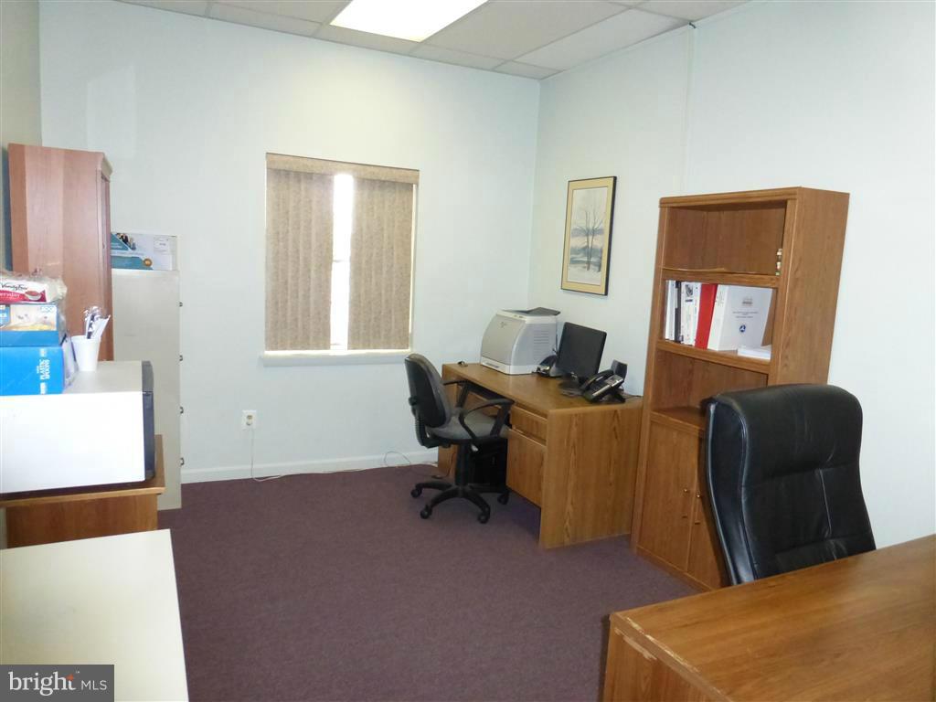 ABERDEEN HILLS - Commercial Lease