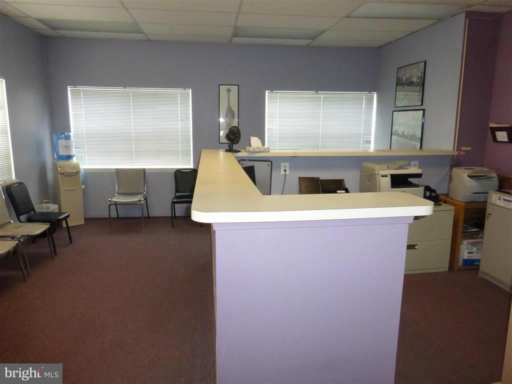 ABERDEEN HILLS - Commercial Lease