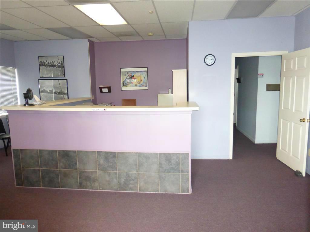 ABERDEEN HILLS - Commercial Lease