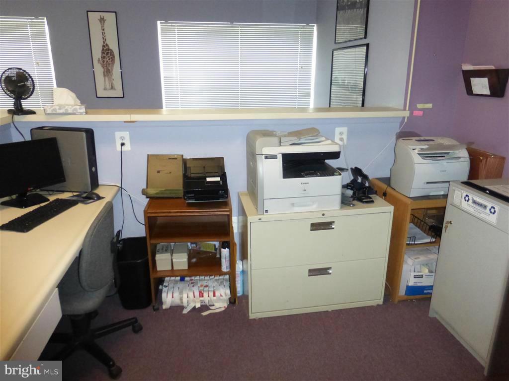 ABERDEEN HILLS - Commercial Lease