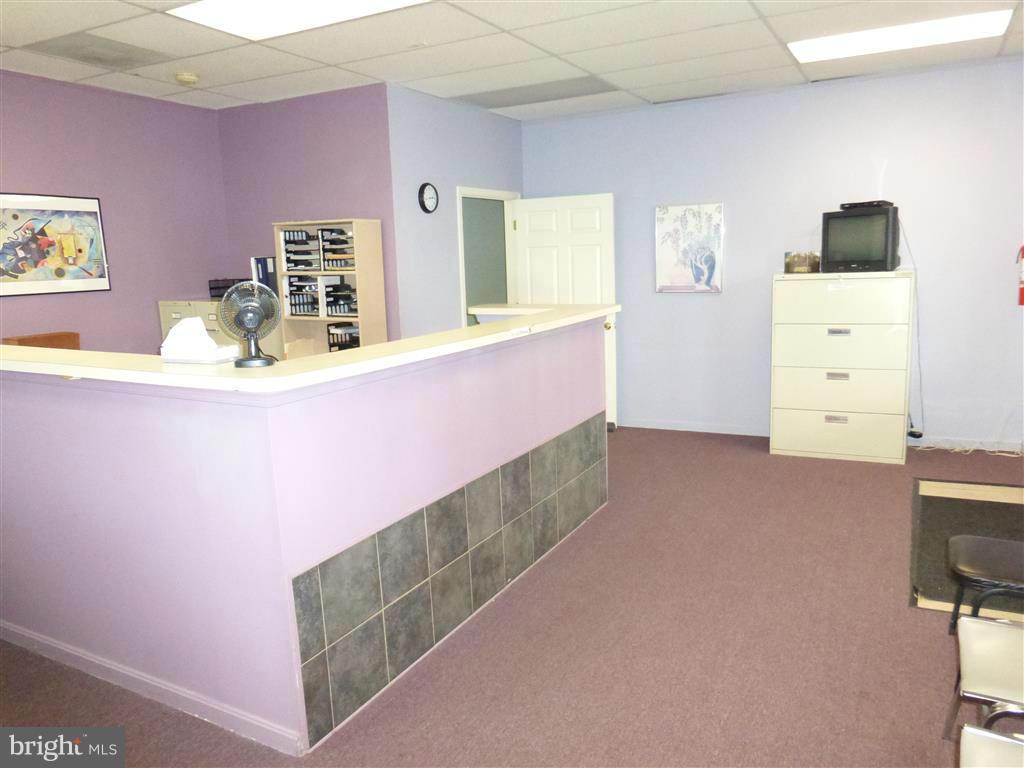 ABERDEEN HILLS - Commercial Lease