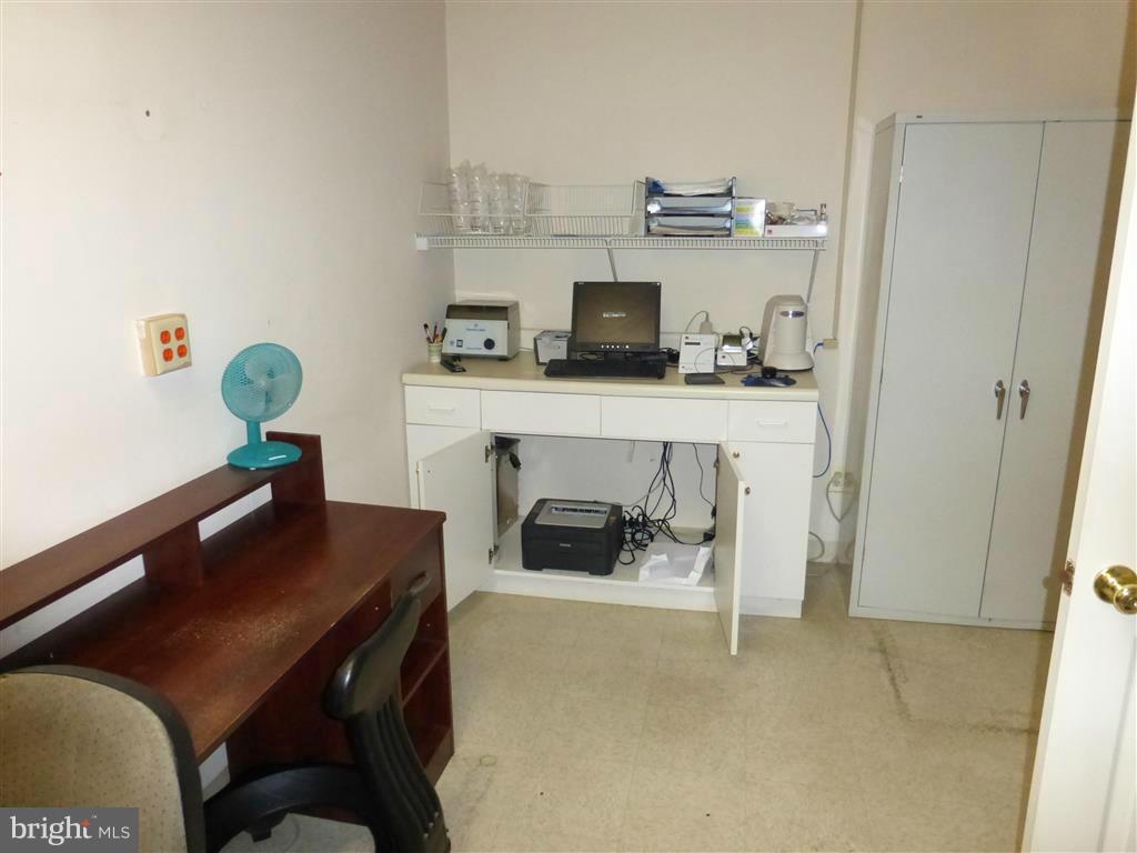 ABERDEEN HILLS - Commercial Lease