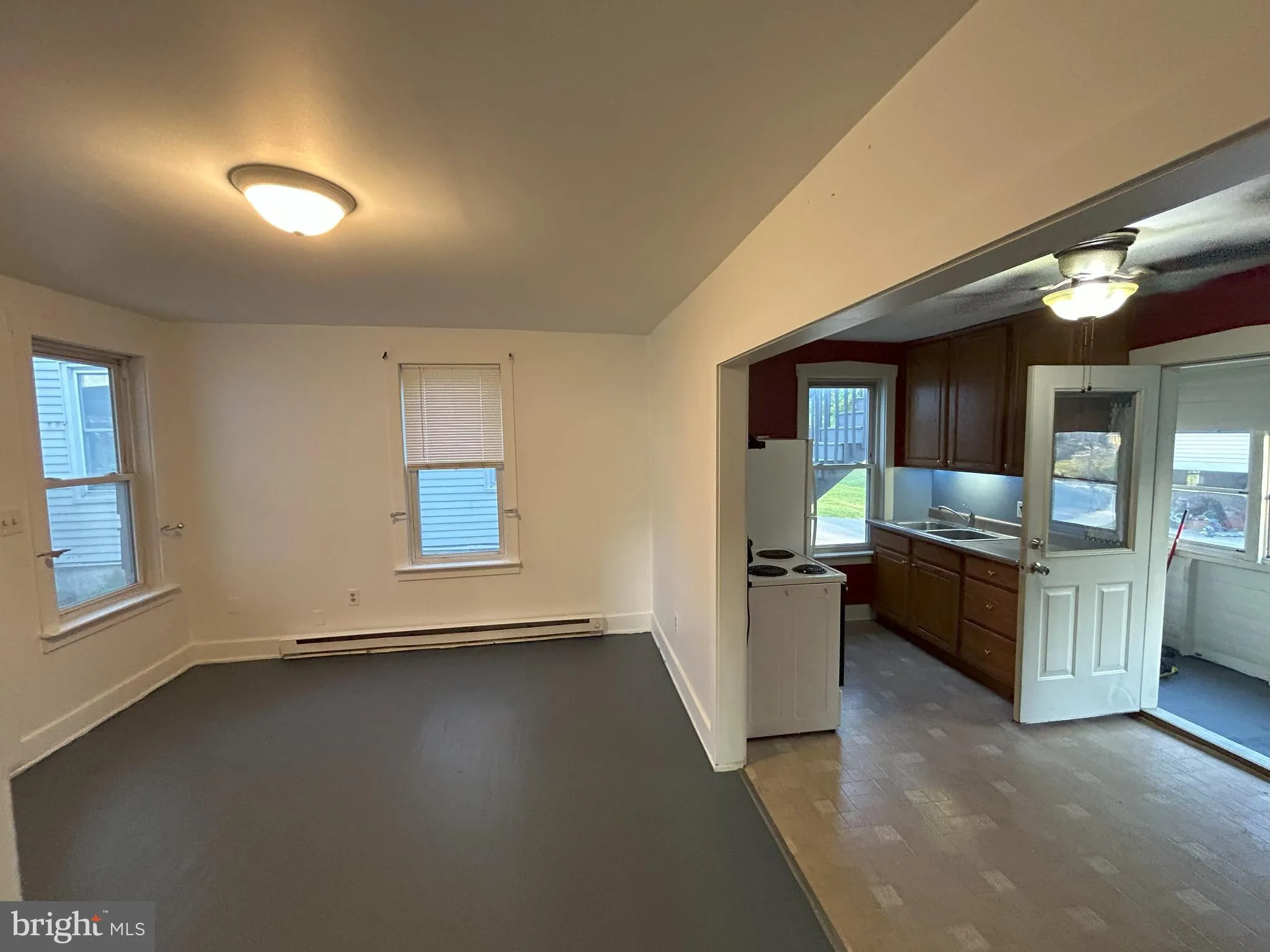 Akron, Pennsylvania 17501, United States, 6 Bedrooms Bedrooms, ,Residential,Coming Soon,226046