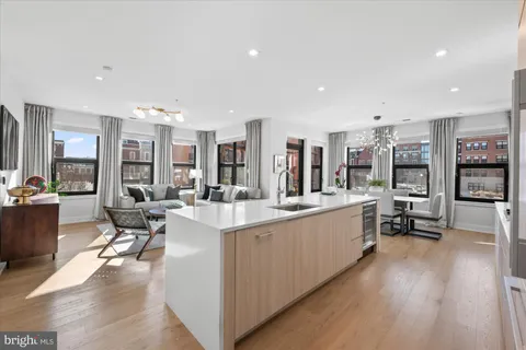 737 Swann Avenue Unit 212, Alexandria, VA 22301 - MLS#: VAAX2040760