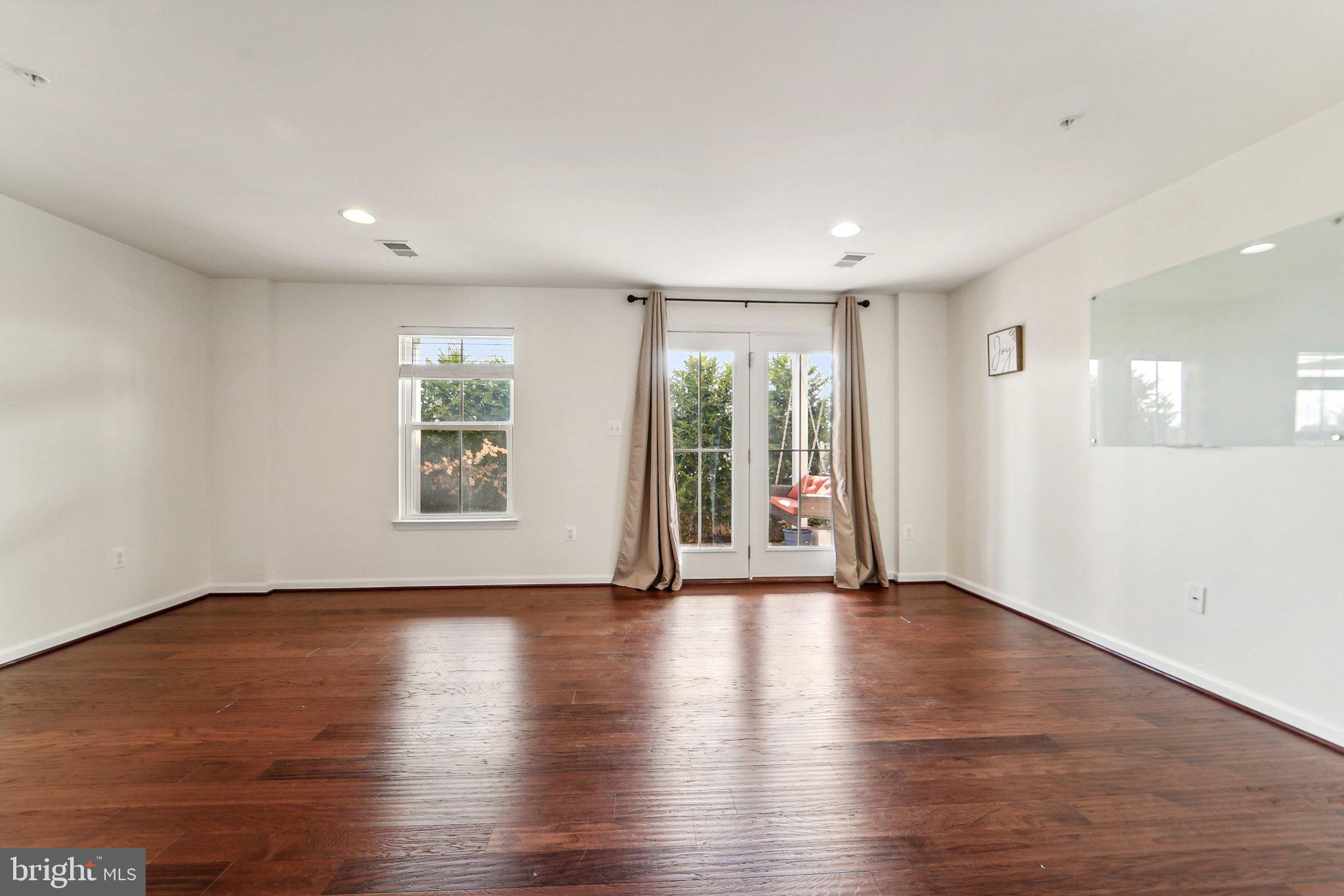 SHELTERED HARBOR - Residential