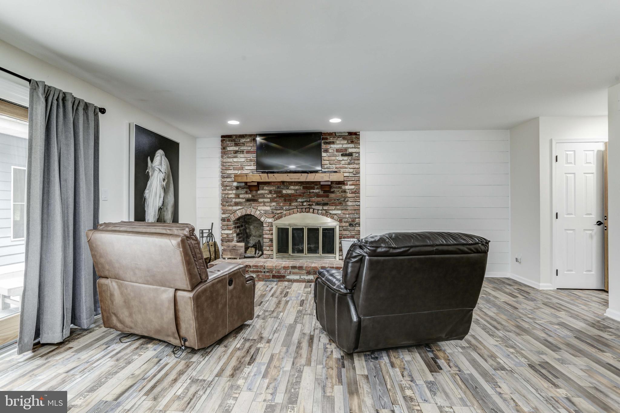 VALLEY HILLS - Residential