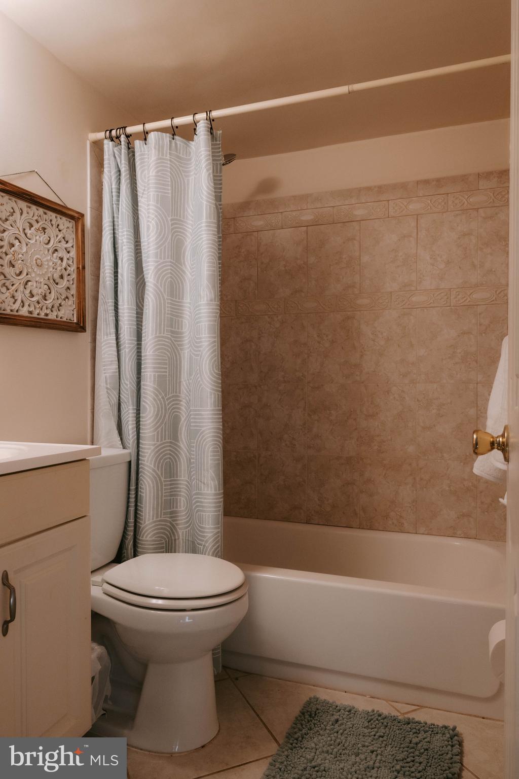 ASTON ARMS - Residential