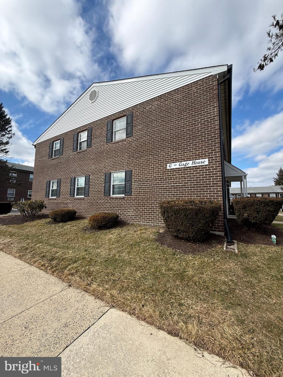 ASTON ARMS - Residential