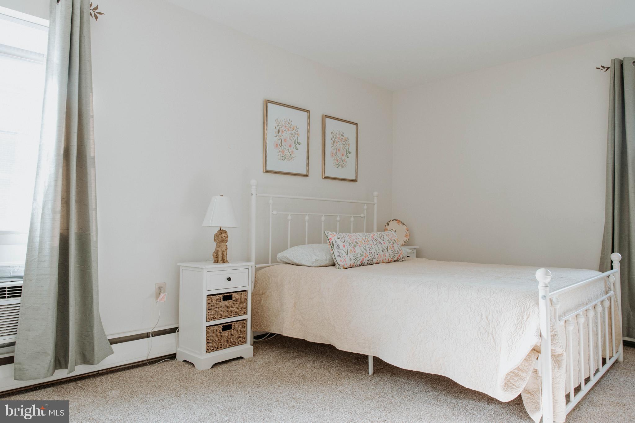 ASTON ARMS - Residential