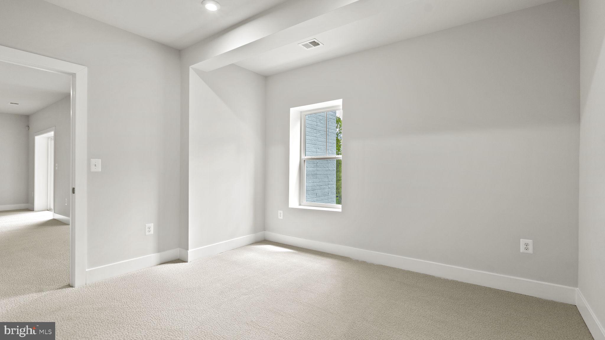 WOODS OVERLOOK AT POTOMAC SHORES - Residential