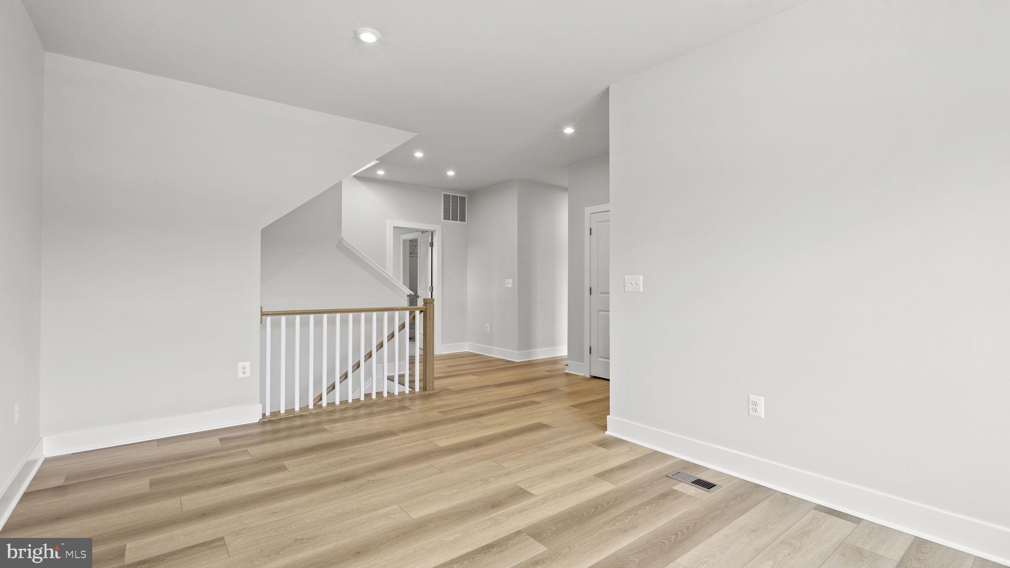 WOODS OVERLOOK AT POTOMAC SHORES - Residential