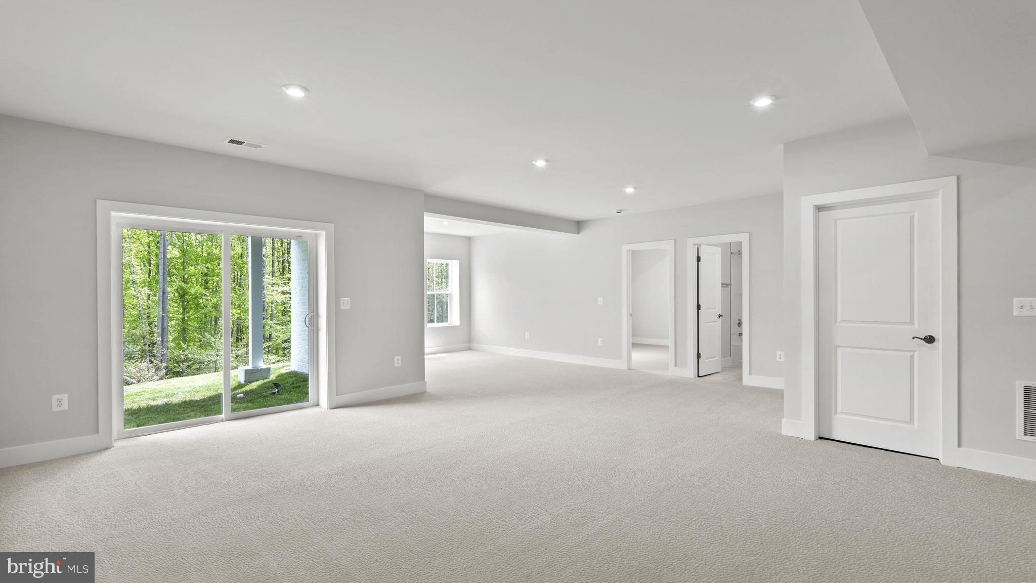 WOODS OVERLOOK AT POTOMAC SHORES - Residential