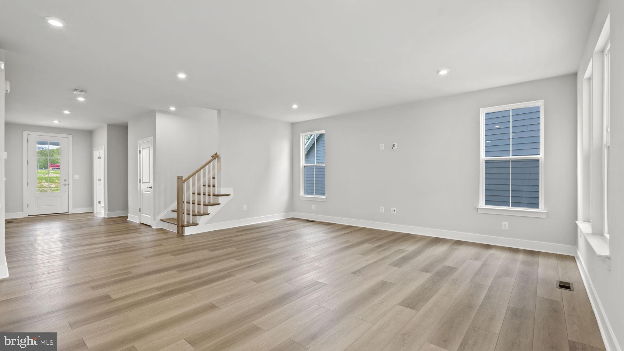 WOODS OVERLOOK AT POTOMAC SHORES - Residential