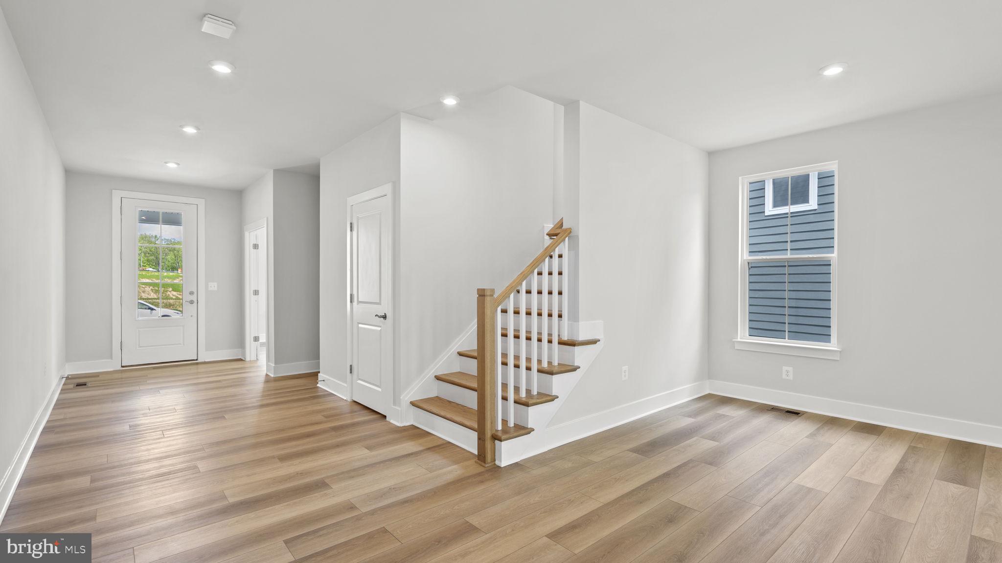 WOODS OVERLOOK AT POTOMAC SHORES - Residential