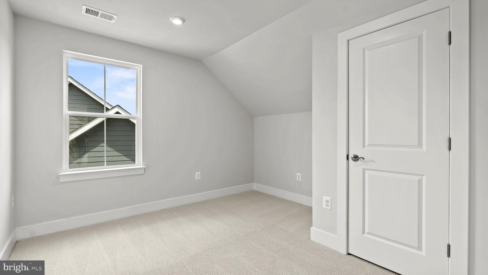 WOODS OVERLOOK AT POTOMAC SHORES - Residential